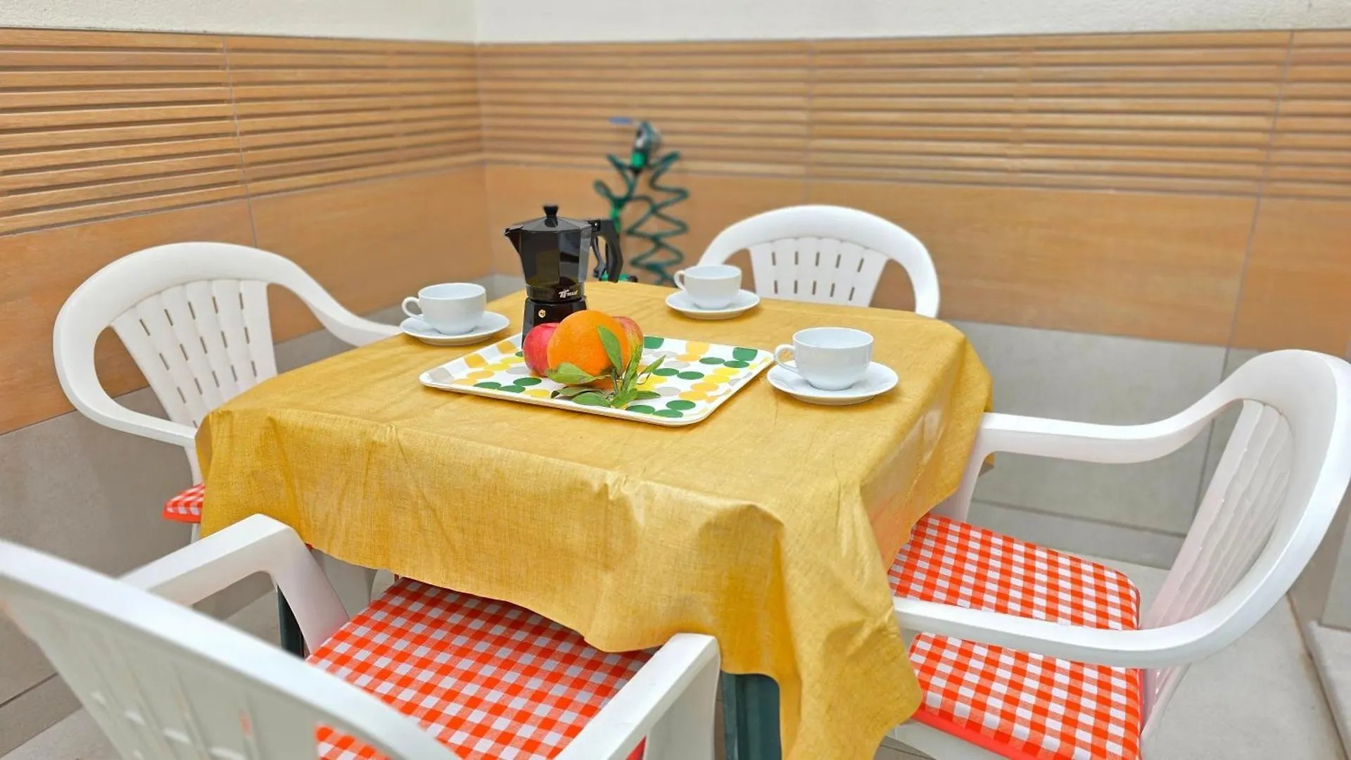 Picasso Huelin Malaga 250M From Beach