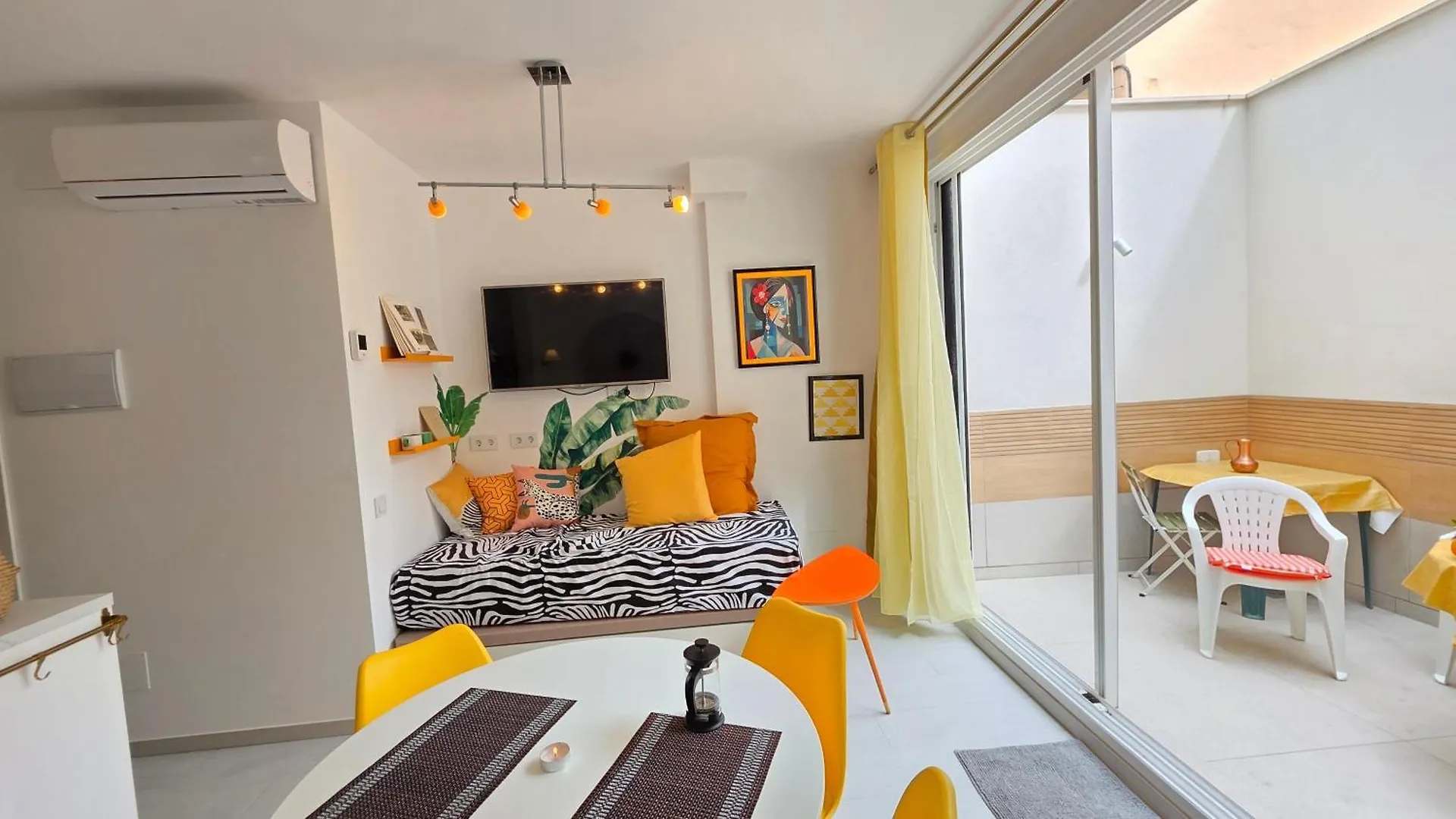 Picasso Huelin Malaga 250M From Beach Spain